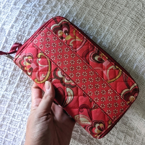 Summer 🌞 SALE Vera Bradley Red Pink Floral Wristlet Large Wallet, Card Passport - Picture 3 of 6